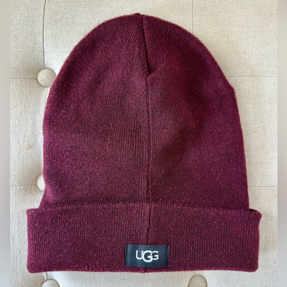 NWT UGG AUSTRALIA LOGO KNIT CUFF BEANIE PORT ONE SIZE 18743